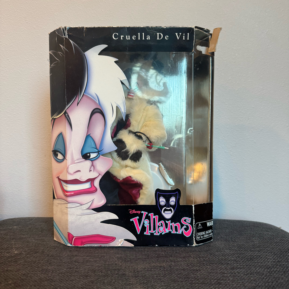 DISNEY Villains Cruella De Vil Doll 88010 IN BAD BOX